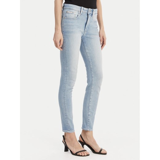 Calvin Klein Jeans Jeansy LV047F705G Błękitny Skinny Fit ze sklepu MODIVO w kategorii Jeansy damskie - zdjęcie 189387514