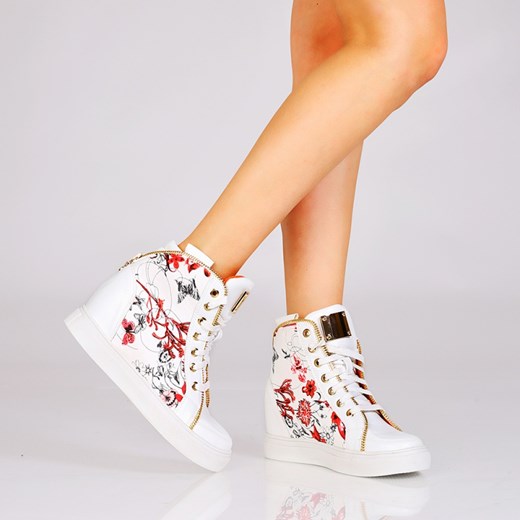 Modne białe sneakersy w czerwone kwiatki