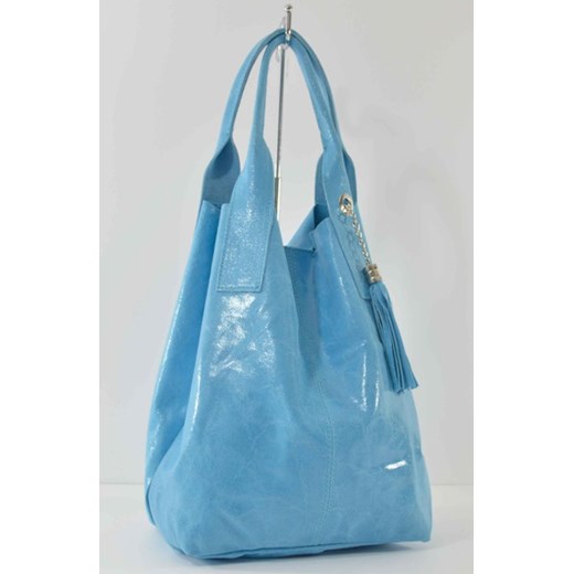Skórzana torebka worek z połyskującej skóry cervandone-pl niebieski elegancki