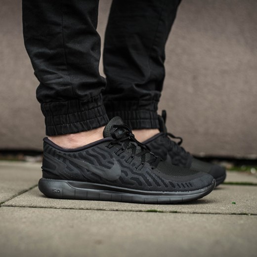 BUTY NIKE FREE 5.0 724382 001 sneakerstudio-pl czarny jesień