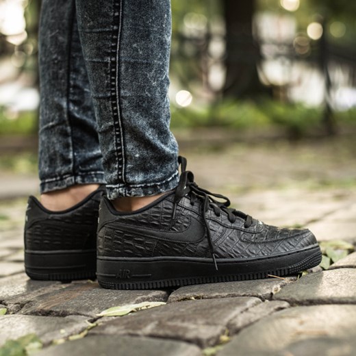 Buty damskie sneakersy Nike Air Force 1 LV8 (GS) „Croc Pack” 749144 007 sneakerstudio-pl zielony Buty do biegania