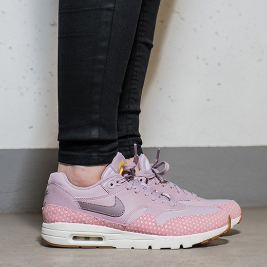 Buty damskie sneakersy Nike Air Max 1 Ultra Essential Plum Fog 704993 501 sneakerstudio-pl rozowy Buty do biegania