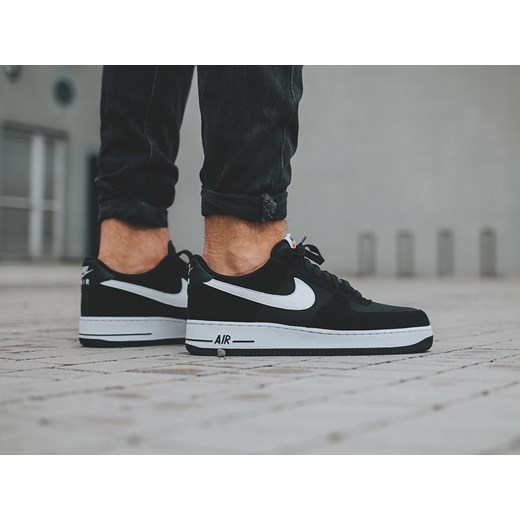 Buty męskie sneakersy Nike Air Force 1 '07 Low 820266 012 Nike czarny 46 wyprzedaż sneakerstudio.pl 