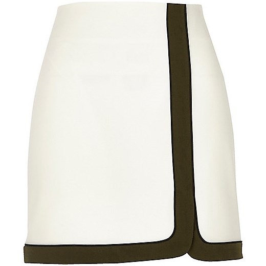 White contrast lined mini skirt   River Island  