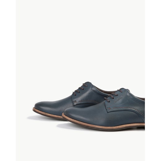 Granatowe buty typu oxford z jasną podeszwą 7641-948