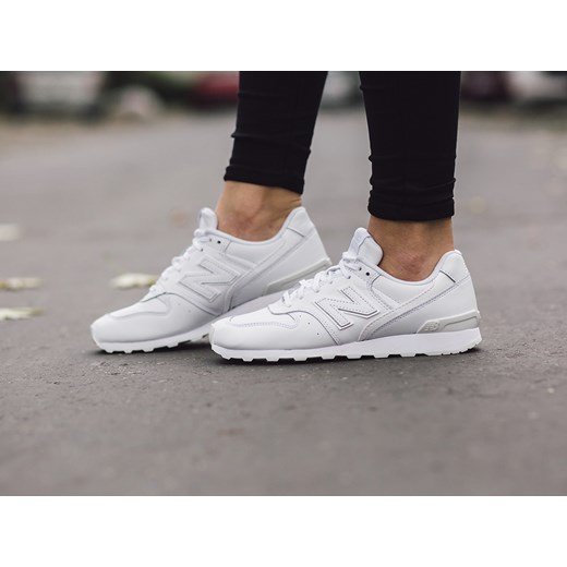 Buty damskie sneakersy New Balance WR996JS New Balance 40,5 sneakerstudio.pl