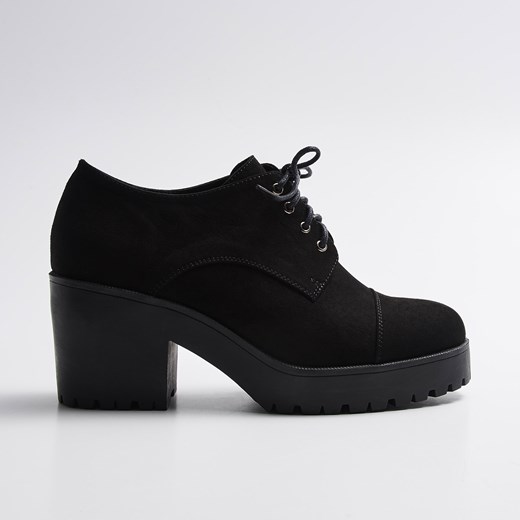 Sinsay - Sznurowane buty - Czarny