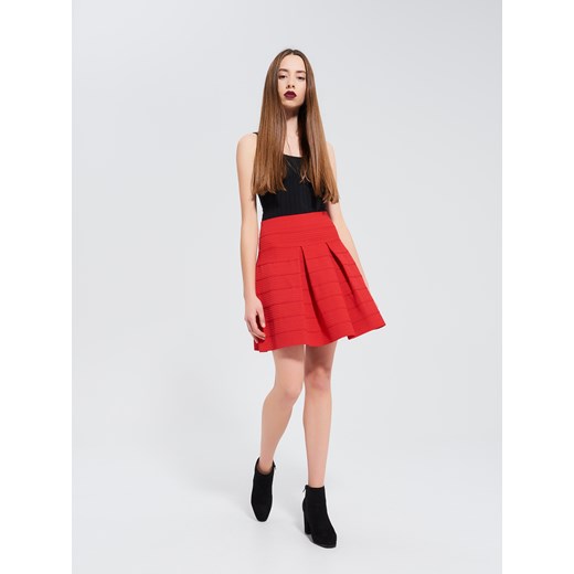 Sinsay - Rozkloszowana spódnica classy&fabulous - Czerwony