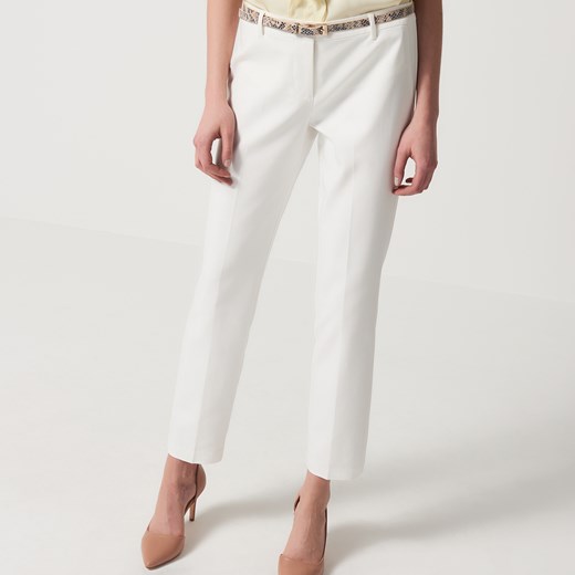 Mohito - Eleganckie spodnie z paskiem - Biały