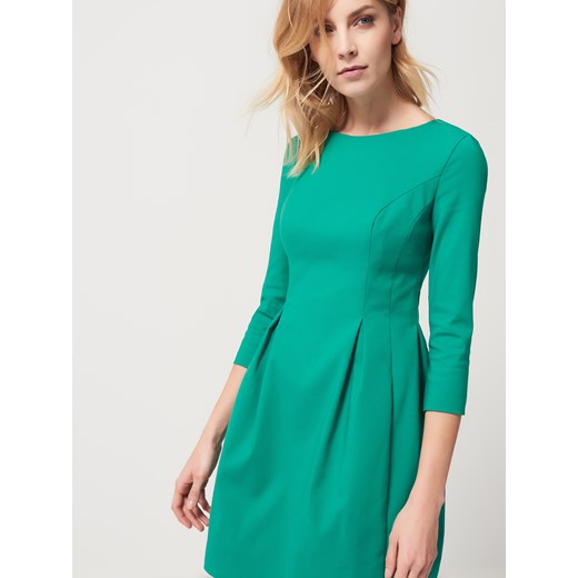 Mohito - Koktajlowa sukienka z kontrafałdami - Zielony