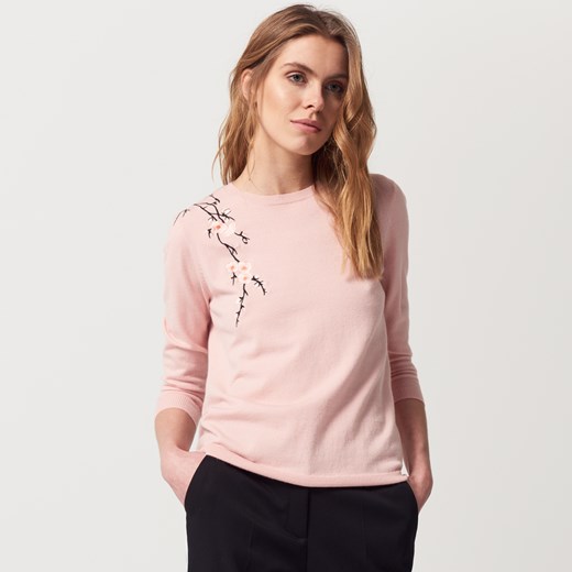 Mohito - Dopasowany sweter z haftowaną aplikacją - Różowy bezowy Mohito M 