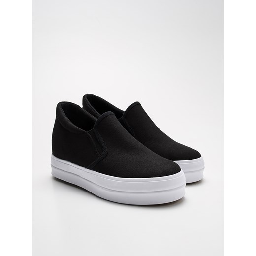 Sinsay - Tenisówki slip on na platformie - Czarny czarny Sinsay 37