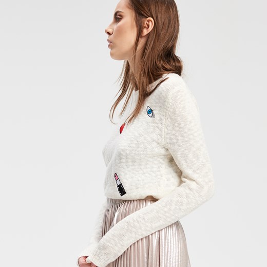 Cropp - Sweter z naszywkami - Kremowy