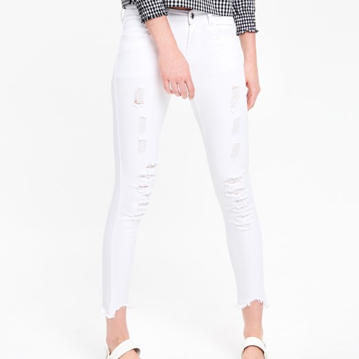 Cropp - Jeansy z przetarciami - Biały bezowy Cropp 36 