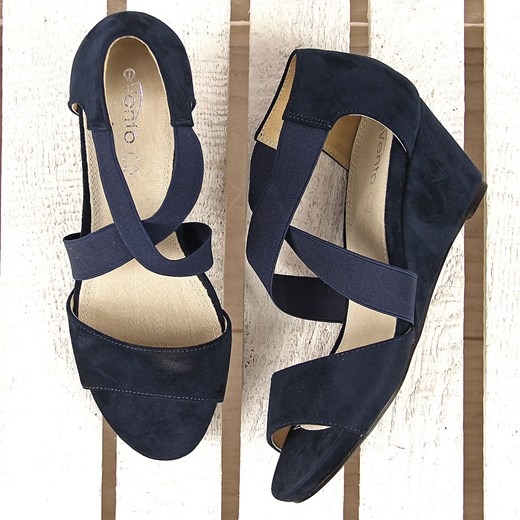 Granatowe sandały na koturnie z gumką eVento  Evento 40 wyprzedaż ButyRaj.pl 