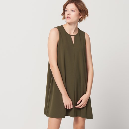 Mohito - Trapezowa sukienka z wycięciem - Zielony