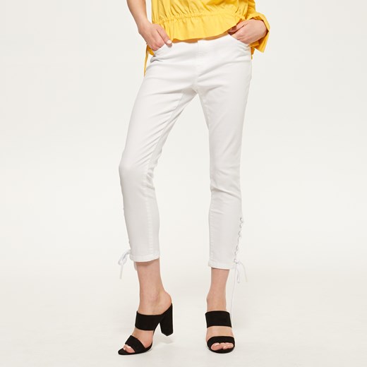 Reserved - Spodnie z wiązaniami na nogawkach - Biały