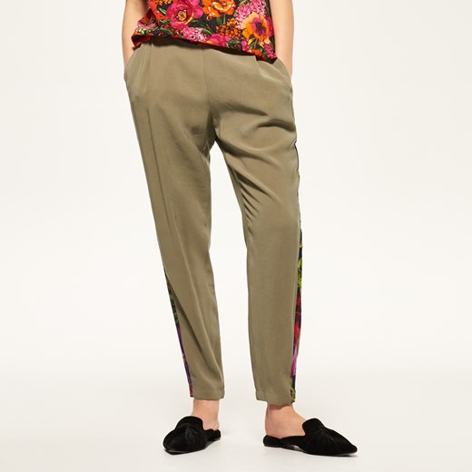 Reserved - Spodnie z kwiatowym lampasem - Zielony Reserved brazowy 34 