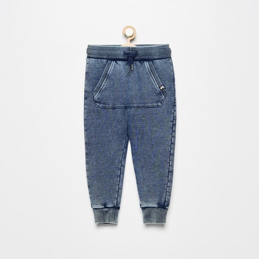 Reserved - Dresowe spodnie z kieszenią z przodu - Granatowy niebieski Reserved 116 
