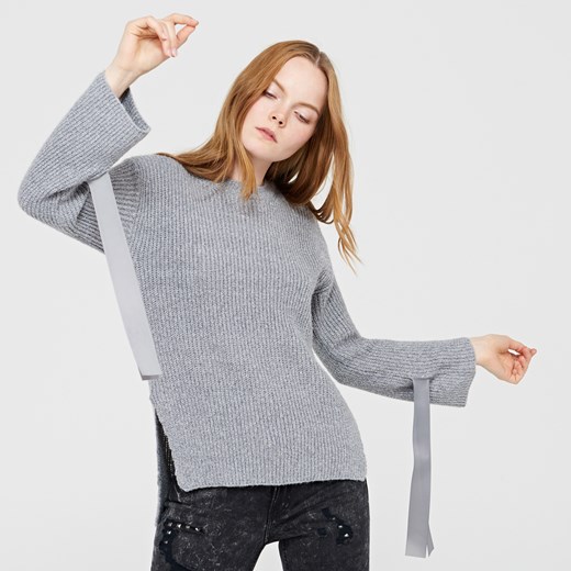 Cropp - Sweter z szerokimi wstążkami przy rękawach - Jasny szary