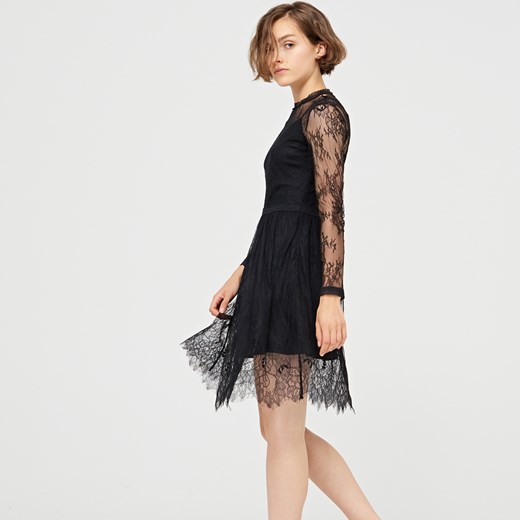 Cropp - Dwuwarstwowa sukienka z transparentnym rękawem - Czarny Cropp czarny XS 