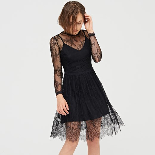 Cropp - Dwuwarstwowa sukienka z transparentnym rękawem - Czarny czarny Cropp M 