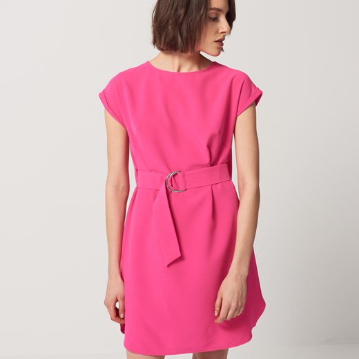 Mohito - Minimalistyczna sukienka z wycięciem na plecach - Różowy
