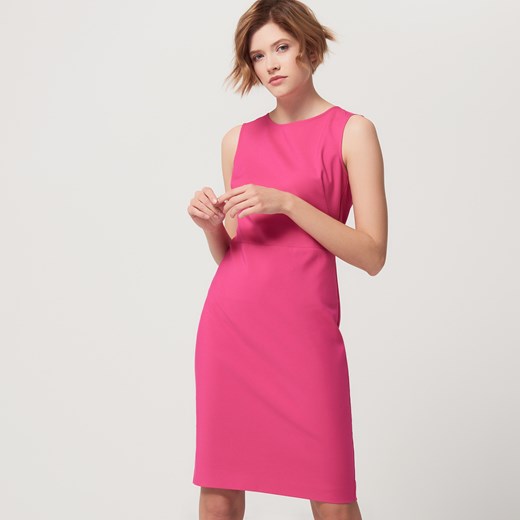 Mohito - Ołówkowa sukienka ze zmysłowym wycięciem na plecach - Różowy