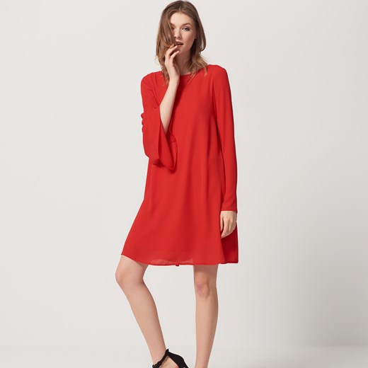 Mohito - Czerwona sukienka z rozszerzanymi rękawami - Czerwony