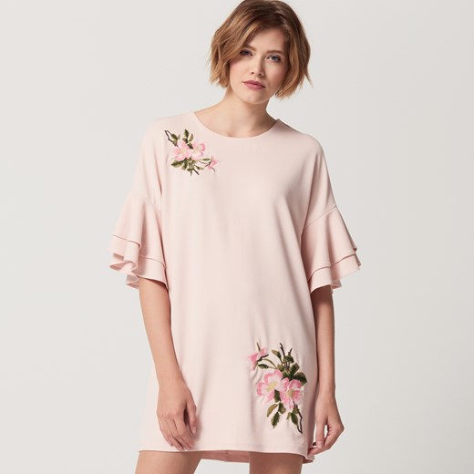 Mohito - Pudrowa sukienka z haftem - Różowy
