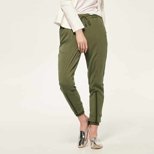 Reserved - Spodnie z elastyczną talią - Zielony