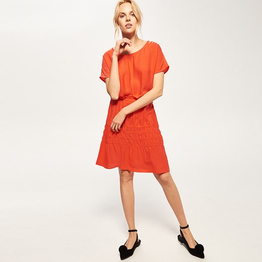 Reserved - Sukienka z rozkloszowanym dołem - Pomarańczo