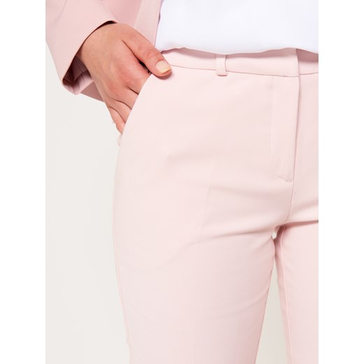 Mohito - Eleganckie spodnie z zaprasowanym kantem - Różowy  Mohito 36 