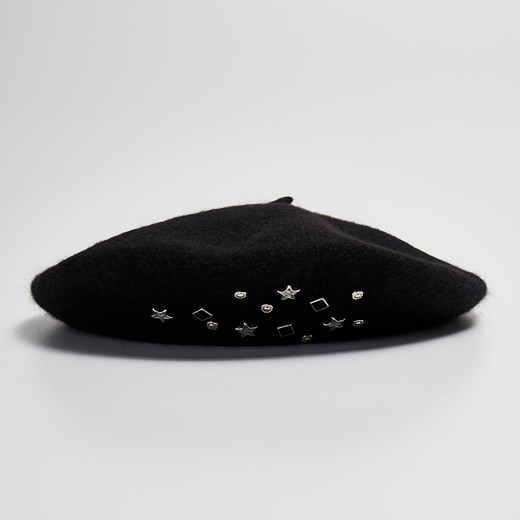 Sinsay - Beret z ćwiekami - Czarny czarny Sinsay One Size 