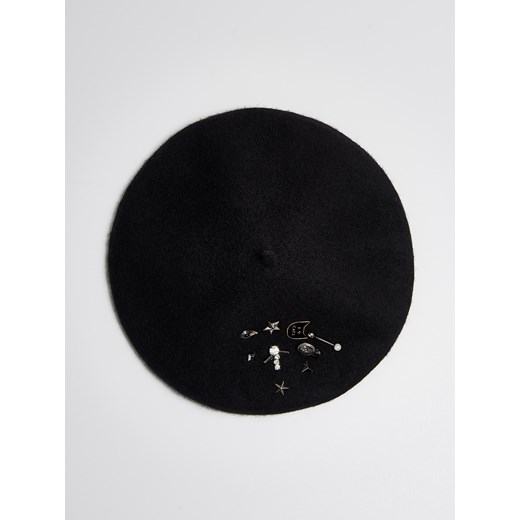 Sinsay - Beret z ćwiekami i przypinkami - Czarny Sinsay czarny One Size