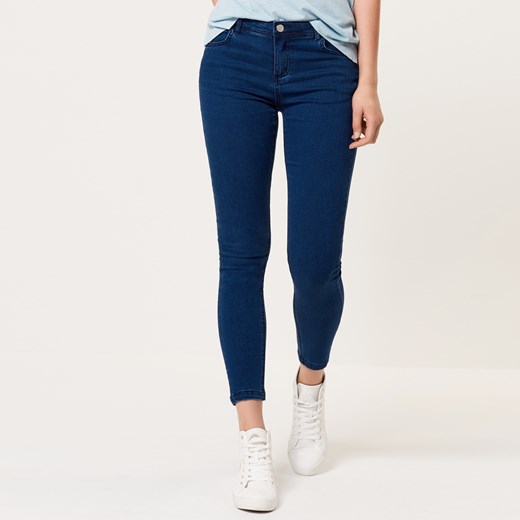 Mohito - Jeansowe dopasowane spodnie - Niebieski Mohito  38 