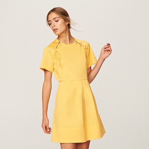 Reserved - Sukienka z wiązaniami przy rękawach - Żółty