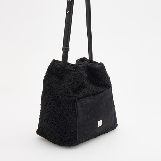 Reserved - Pluszowa torba typu worek - Czarny Reserved czarny One Size 