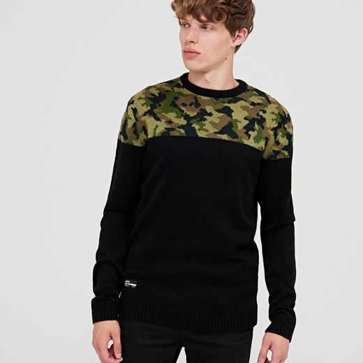 Cropp - Sweter z panelem moro - Zielony