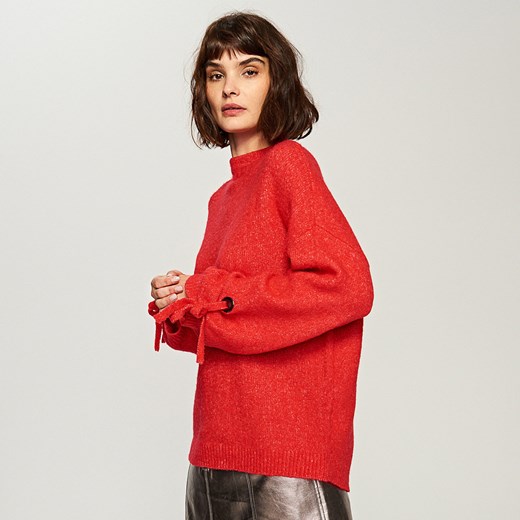 Reserved - Sweter z wiązaniami przy rękawach - Czerwony