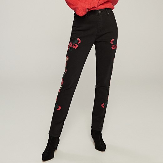 Reserved - Spodnie w kwiaty - Czarny