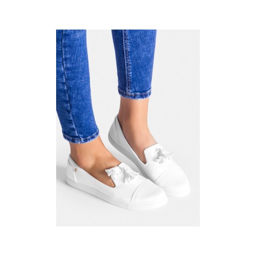 Białe slip on z chwostem Aliya