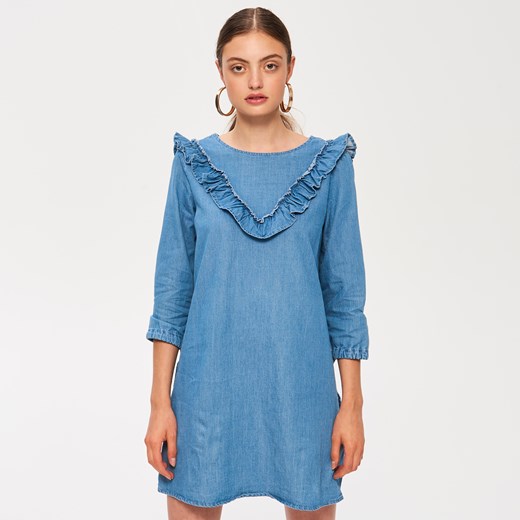 Sinsay - Krótka jeansowa sukienka zdobiona falbaną - Niebieski