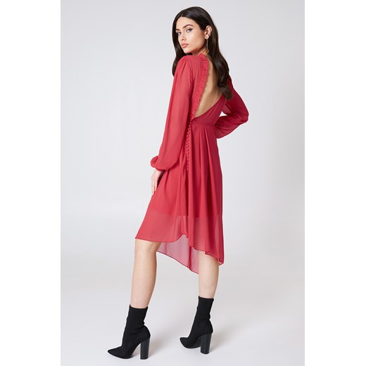 Czerwona sukienka NA-KD z długim rękawem midi bez wzorów 