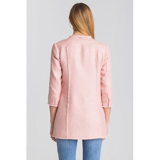 Różowy woskowany płaszcz damski z broszką