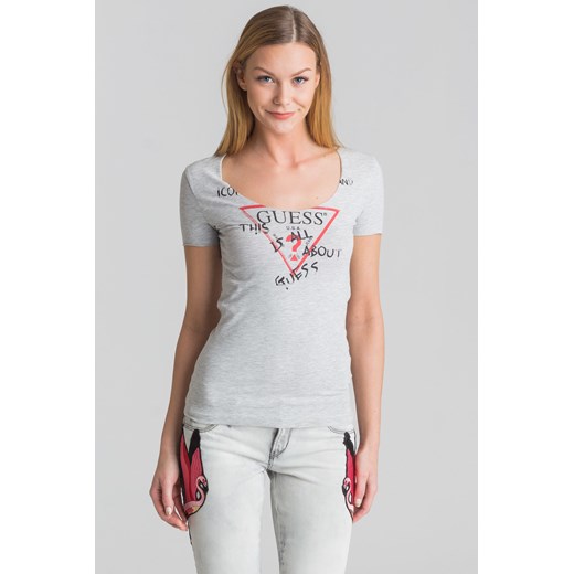 Szary t-shirt damski z nadrukiem i głębokim dekoltem  Guess XS Velpa.pl