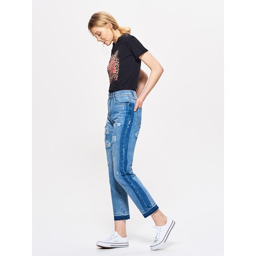 Cropp - Mom jeans z przetarciami - Niebieski Cropp niebieski 36 