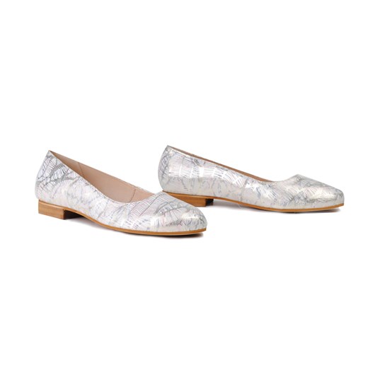 Baleriny z naturalnej skóry ze srebrnymi zdobieniami Marco Shoes  40 promocyjna cena  