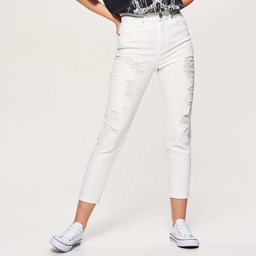 Cropp - Mom jeans z przetarciami - Biały szary Cropp 38 