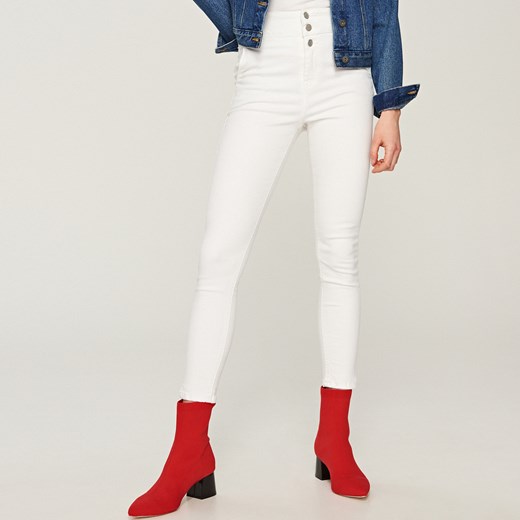 Reserved - Jeansy z wysokim stanem - Biały